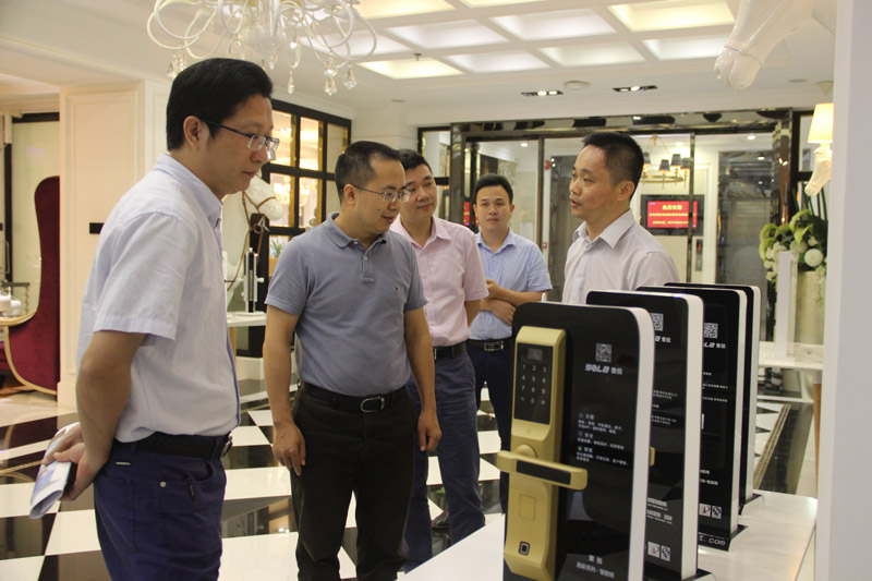 龍崗區(qū)坂田街道黨工委副書(shū)記朱玉華一行蒞臨我司調(diào)研指導(dǎo)工作